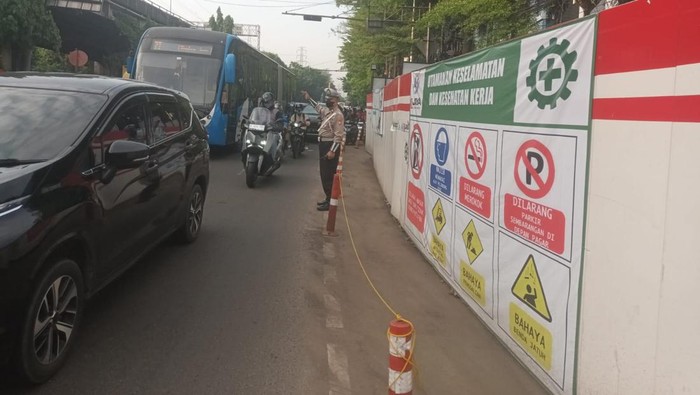 Ada Proyek Galian, Lalin di Halim Arah Kebon Nanas Jaktim Macet Ada Proyek Galian, Lalin di Halim Arah Kebon Nanas Jaktim Macet