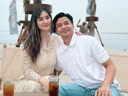 7 Potret Mesra Adly Fairuz & Angbeen Rishi, Dulu Tak Direstui Kini Gugat Cerai