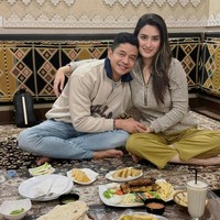 Saat berpacaran dengan Adly, Angbeen masih berusia 19 tahun dan baru meniti karier di dunia hiburan, sementara Adly 29 tahun. Namun, perbedaan usia itu tak menghalangi niat mereka untuk melangkah ke pelaminan. Foto: Instagram/@adlyfayruz @angbeenrishi