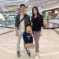 Selama beberapa tahun, pasangan ini terlihat harmonis. Mereka kerap membagikan momen manis, termasuk saat menjalankan bisnis kuliner bersama di Instagram. Foto: Instagram/@adlyfayruz @angbeenrishi