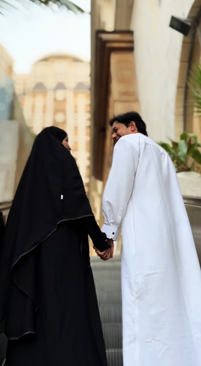 Andrew sendiri pertama kali membagikan kebersamaannya dengan Violentina ke akun Instagramnya pada bulan April. Tak butuh waktu lama keduanya lalu memutuskan menikah. Foto: Instagram/@andrewandika