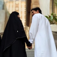 Andrew sendiri pertama kali membagikan kebersamaannya dengan Violentina ke akun Instagramnya pada bulan April. Tak butuh waktu lama keduanya lalu memutuskan menikah. Foto: Instagram/@andrewandika