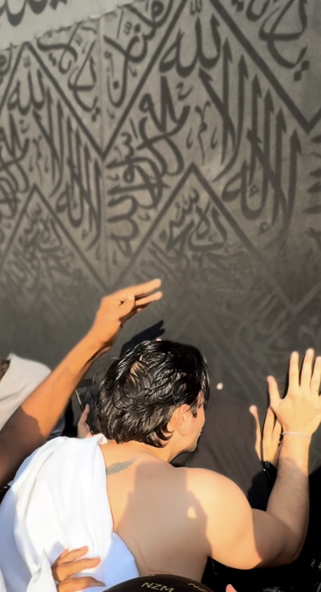 Sebelumnya Tengku Dewi memilih menggugat cerai Andrew karena mengaku merasa diselingkuhi oleh mantan suaminya itu. Dari pernikahan tersebut, Andrew dan Tengku telah dikaruniai 2 orang anak. Foto: Instagram/@andrewandika