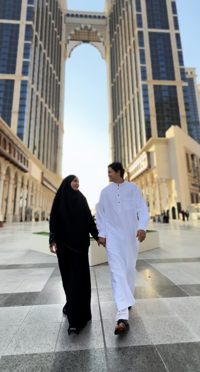 Hampir sama dengan Andrew, Violentina juga diketahui sudah memiliki anak dari pernikahan sebelumnya. Di Instagram, Andrew sempat beberapa kali mengunggah momen kebersamaan keduanya dengan anak-anak mereka. Foto: Instagram/@andrewandika