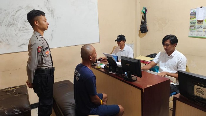 AS saat dilakukan pemeriksaan di Polres Kuningan AS saat dilakukan pemeriksaan di Polres Kuningan