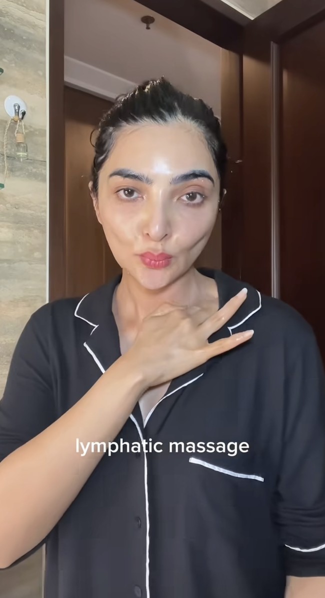 Ashanty sendiri mengaku hingga saat ini belum berani untuk menjalani oprasi plastik untuk menyempurnakan penampilan wajahnya. Selain itu sang suami, Anang Hermansyah pun belum memberinya izin untuk melakukan tindakan tersebut. Foto: Instagram/@ashanty_ash