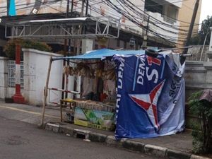 Jalur Tunanetra di Grogol Diserobot Warung, Pemprov Bakal Tertibkan