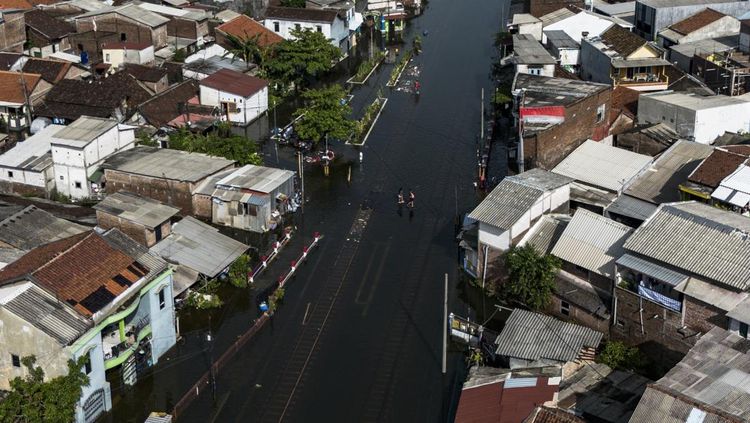 Banjir Rendam Rel Kereta di Semarang, Empat Perjalanan KA Dibatalkan