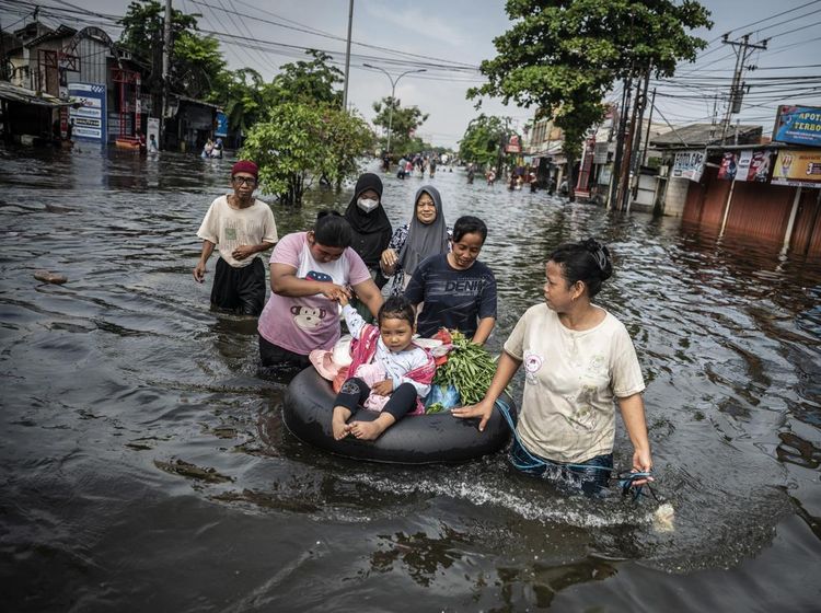 Banjir Semarang Belum Surut, Ribuan Warga Terdampak