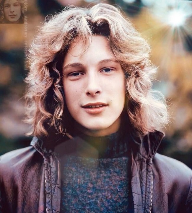 Terungkap pula bahwa masa kecilnya diwarnai tragedi karena Bjorn tumbuh tanpa ayah dan ibunya bunuh diri ketika ia baru berusia sepuluh tahun. Bjorn kemudian dibesarkan oleh kakek-nenek dari pihak ibu di mana ia belajar musik di Sekolah Adolf Fredrik dan menunjukkan bakat bermain piano. Foto: Twitter