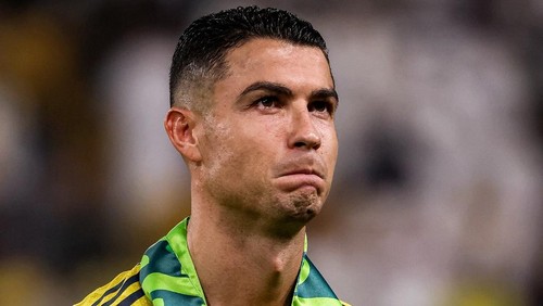 Nassrs Portuguese forward #07 Cristiano Ronaldo looks on during the line-up before the Saudi Pro League football match between Al-Nassr and Al-Riyadh SC at Al-Awwal Park in Riyadh on September 20, 2025. (Photo by Fayez NURELDINE / AFP)