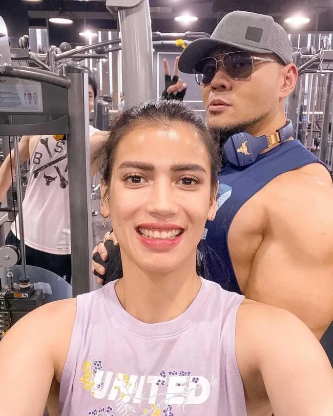 Keduanya dikenal sebagai pasangan yang aktif dan gemar berolahraga. Maka tak mengherankan jika Deddy Corbuzier dan Sabrina Chairunnisa kerap berkencan sambil workout di pusat kebugaran. Foto: Instagram