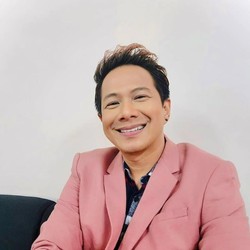 Delon Thamrin Ketagihan Nyanyi Dangdut Delon Thamrin Ketagihan Nyanyi Dangdut