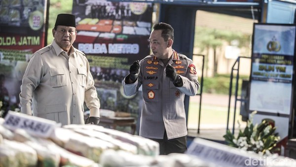 Didampingi Kapolri, Prabowo Pimpin Pemusnahan 214 Ton Narkoba di RI