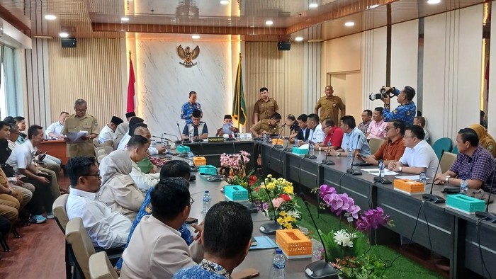 DPRD Batam menggelar RDP terkait kasus kecelekaan di PT ASL Shypyard. (Alamudin Hamapu/detikSumut) DPRD Batam menggelar RDP terkait kasus kecelekaan di PT ASL Shypyard. (Alamudin Hamapu/detikSumut)
