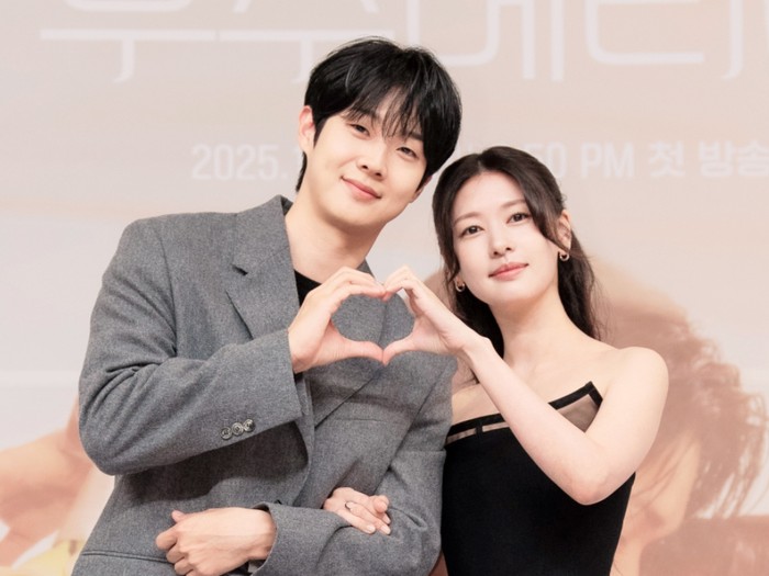 Choi Woo Sik dan Jung So Min dalam poster drama Korea Would You Marry Me.