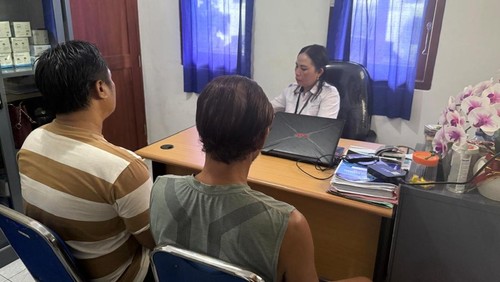 Eks anggota Polri dan temannya diamankan karena positif narkoba, Senin (27/10/2025).