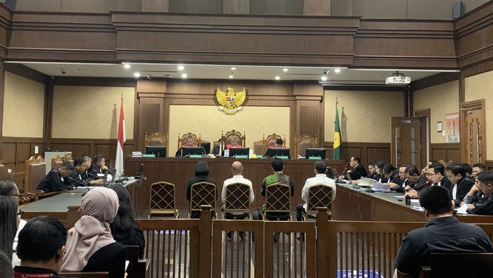 Empat terdakwa kasus suap minyak goreng meminta dibebaskan dari dakwaan kasus dugaan suap vonis lepas perkara migor. (Mulia/detikcom) Empat terdakwa kasus suap minyak goreng meminta dibebaskan dari dakwaan kasus dugaan suap vonis lepas perkara migor. (Mulia/detikcom)