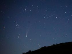 Fenomena Langka Komet Lemmon Terlihat di Langit Eropa