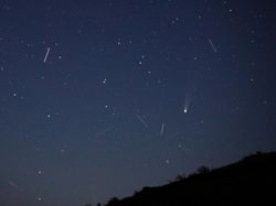 Fenomena Langka Komet Lemmon Terlihat di Langit Eropa