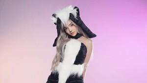 Ekspresi manjanya bikin foto ini viral dalam hitungan menit. Foto: Instafram fuji_an