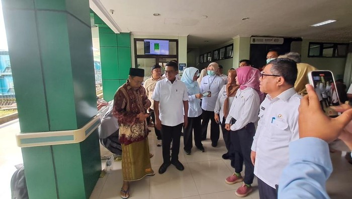 Gubernur Banten Andra Soni mengunjungi RSUD Malingping, Kabupaten Lebak. (dok.istimewa) Gubernur Banten Andra Soni mengunjungi RSUD Malingping, Kabupaten Lebak. (dok.istimewa)