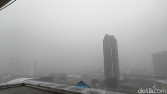 Hujan Deras Disertai Petir Guyur Jakarta Sore Ini