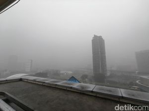 Hujan Deras Disertai Petir Guyur Jakarta Sore Ini