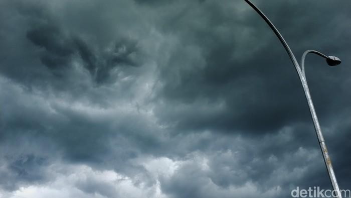 Ilustrasi awan hitam (Dikhy Sasra) Ilustrasi awan hitam (Dikhy Sasra)