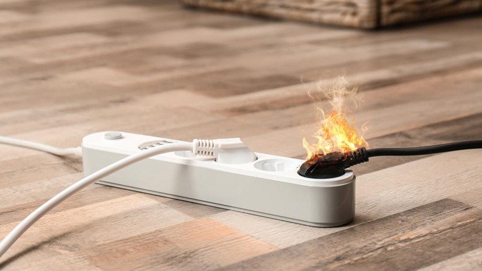 Inflamed plug in power board - result of electrical short circuit