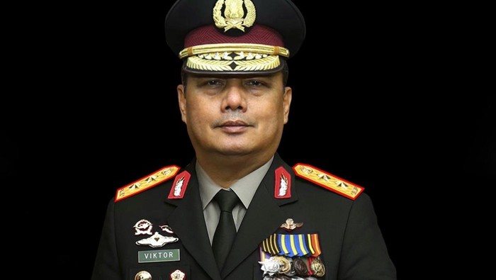 Irjen Viktor Theodorus Sihombing. Irjen Viktor Theodorus Sihombing.