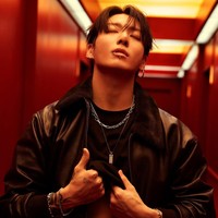 “Aku tahu para penggemar sudah tak sabar menantikan kembalinya koleksi ini dan rasanya sangat senang bisa kembali mengenakan denim ikonik brand ini,” ungkap Jungkook BTS yang baru menyelesaikan wajib militer Juni kemarin. Foto: dok. Calvin Klein