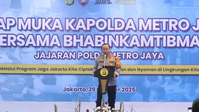 Kapolda Metro Jaya Irjen Asep Edi Suheri menekankan peran penting Bhabinkamtibmas dalam Jaga Jakarta. Kapolda Metro Jaya Irjen Asep Edi Suheri menekankan peran penting Bhabinkamtibmas dalam Jaga Jakarta.