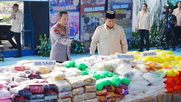 Kapolri-Prabowo Musnahkan 214,84 Ton Narkoba Kapolri-Prabowo Musnahkan 214,84 Ton Narkoba