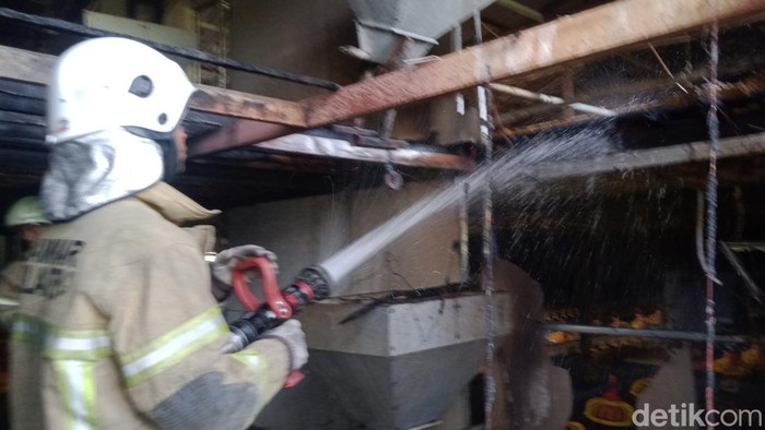 Kebakaran kandang ayam di Delanggu, Klaten, Rabu (29/10/2025) pagi. Kebakaran kandang ayam di Delanggu, Klaten, Rabu (29/10/2025) pagi.