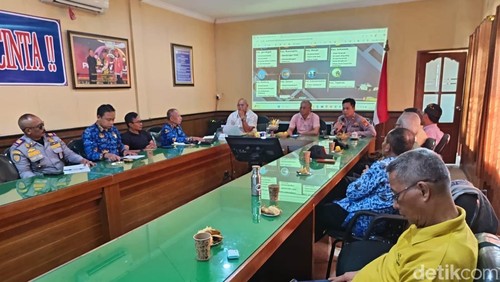 Rapat panitia persiapan kejuaraan vovinam di ruang rapat KONI Buleleng, Selasa (28/10/2025).