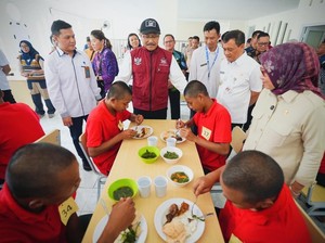Gus Ipul: Anak Lulus Sekolah Rakyat, Keluarganya Juga Naik Kelas