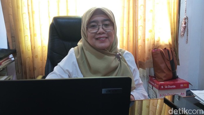 Kepala Bidang Pelayanan Pendaftaran Penduduk, Disdukcapil Kabupaten Indramayu, Atin Kepala Bidang Pelayanan Pendaftaran Penduduk, Disdukcapil Kabupaten Indramayu, Atin