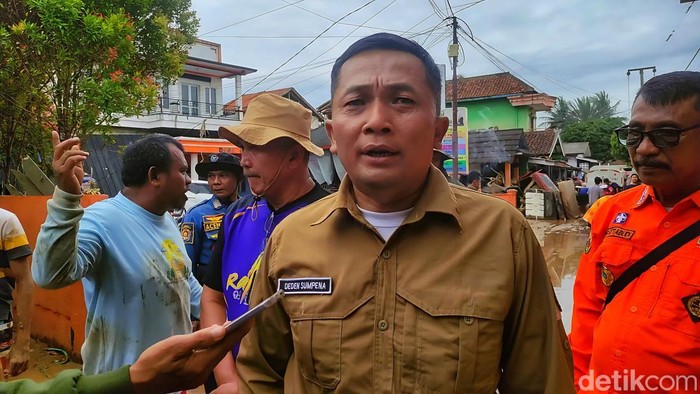 Kepala Dinas Pendidikan Kabupaten Sukabumi, Deden Sumpena. Kepala Dinas Pendidikan Kabupaten Sukabumi, Deden Sumpena.