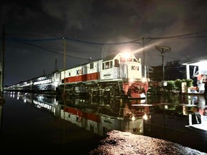 Kereta Sudah Bisa Lintasi Rel yang Sempat Terendam Banjir di Semarang
