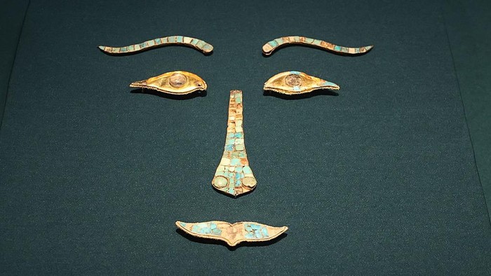 Kini Lagi Moncer! Emas di China Sudah Estetik Sejak 3.000 Tahun Lalu BEIJING, CHINA - OCTOBER 23: A gold artifact is on display during