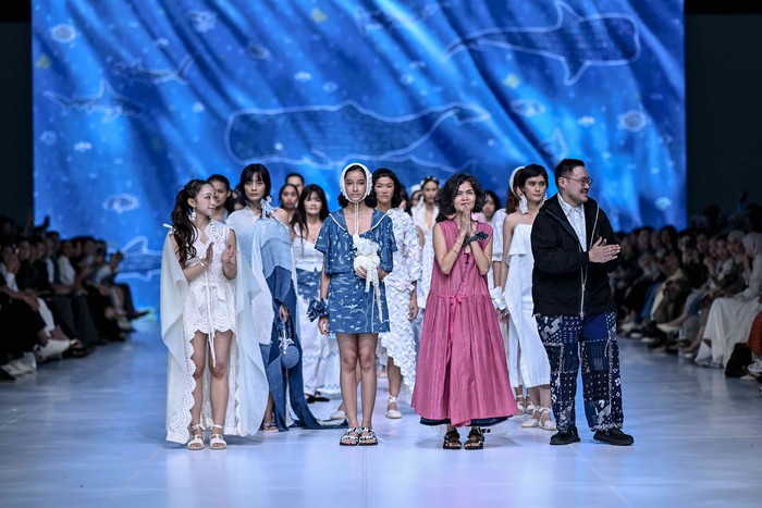 Koleksi Larung Karya Sejauh Mata Memandang di JFW 2026