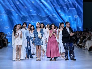 Sejauh Mata Memandang Melarung Pesan Cinta untuk Laut di JFW 2026