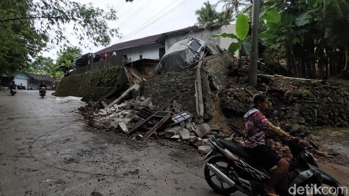 Kondisi talud longsor di Pengkol, Gulurejo, Lendah, Kulon Progo, Rabu (29/10/2025).