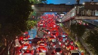 Lalin Jalan Gatsu dan Sudirman Masih Macet hingga Malam Ini Lalin Jalan Gatsu dan Sudirman Masih Macet hingga Malam Ini