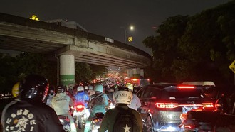 Lalin TB Simatupang Macet Parah Malam Ini, Pemotor Sampai Matikan Mesin Lalin TB Simatupang Macet Parah Malam Ini, Pemotor Sampai Matikan Mesin