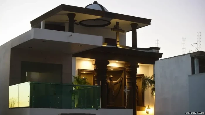 Makam bak rumah mewah di Meksiko