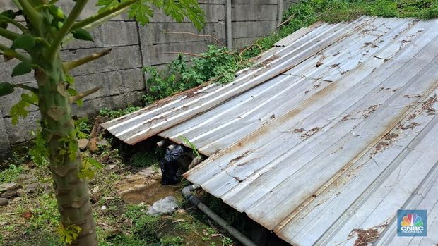 Mata air di daerah Sentul, Bogor untuk kebutuhan air minum galon isi ulang. (CNBC Indonesia/Chandra Dwi Pranata) Mata air di daerah Sentul, Bogor untuk kebutuhan air minum galon isi ulang. (CNBC Indonesia/Chandra Dwi Pranata)