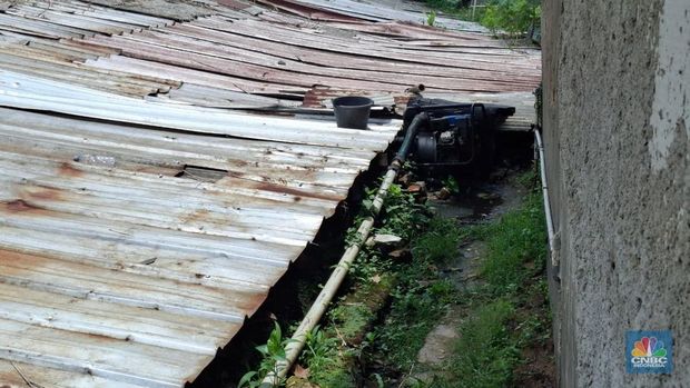 Mata air di daerah Sentul, Bogor untuk kebutuhan air minum galon isi ulang. (CNBC Indonesia/Chandra Dwi Pranata)