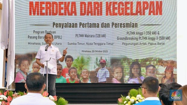 Menteri ESDM Bahlil Lahadalia Menteri ESDM Bahlil Lahadalia meresmikan PLTMH di Indonesia Timur
